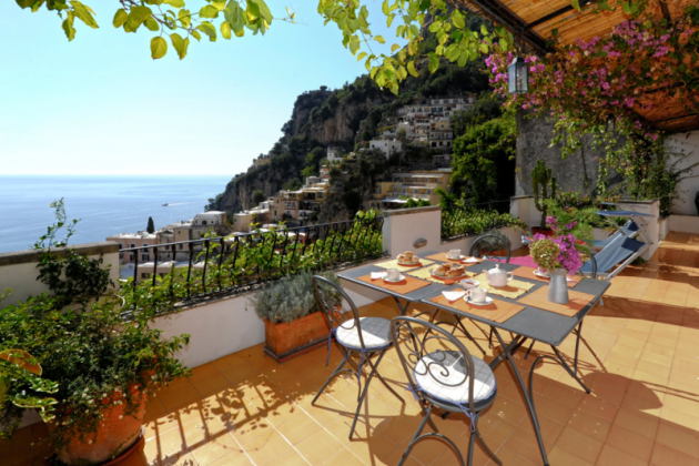 10 ideas magníficas para decorar un balcón de estilo italiano