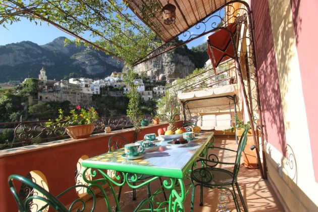 10 ideas magníficas para decorar un balcón de estilo italiano